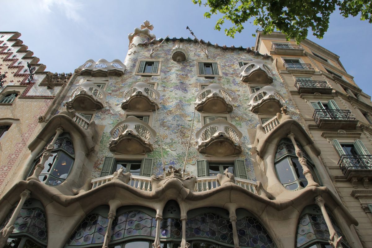 a primeira casa de Gaudí