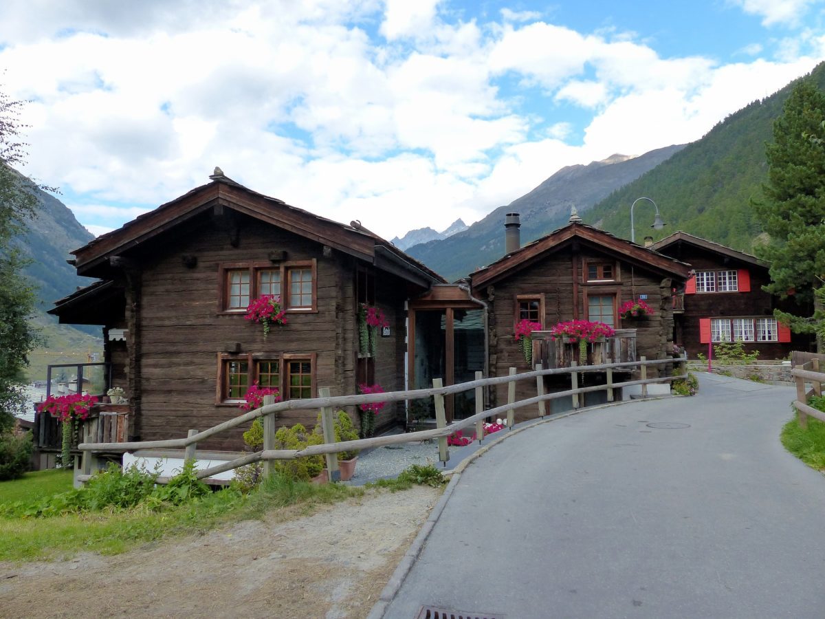 fazer esqui nos Alpes suíços