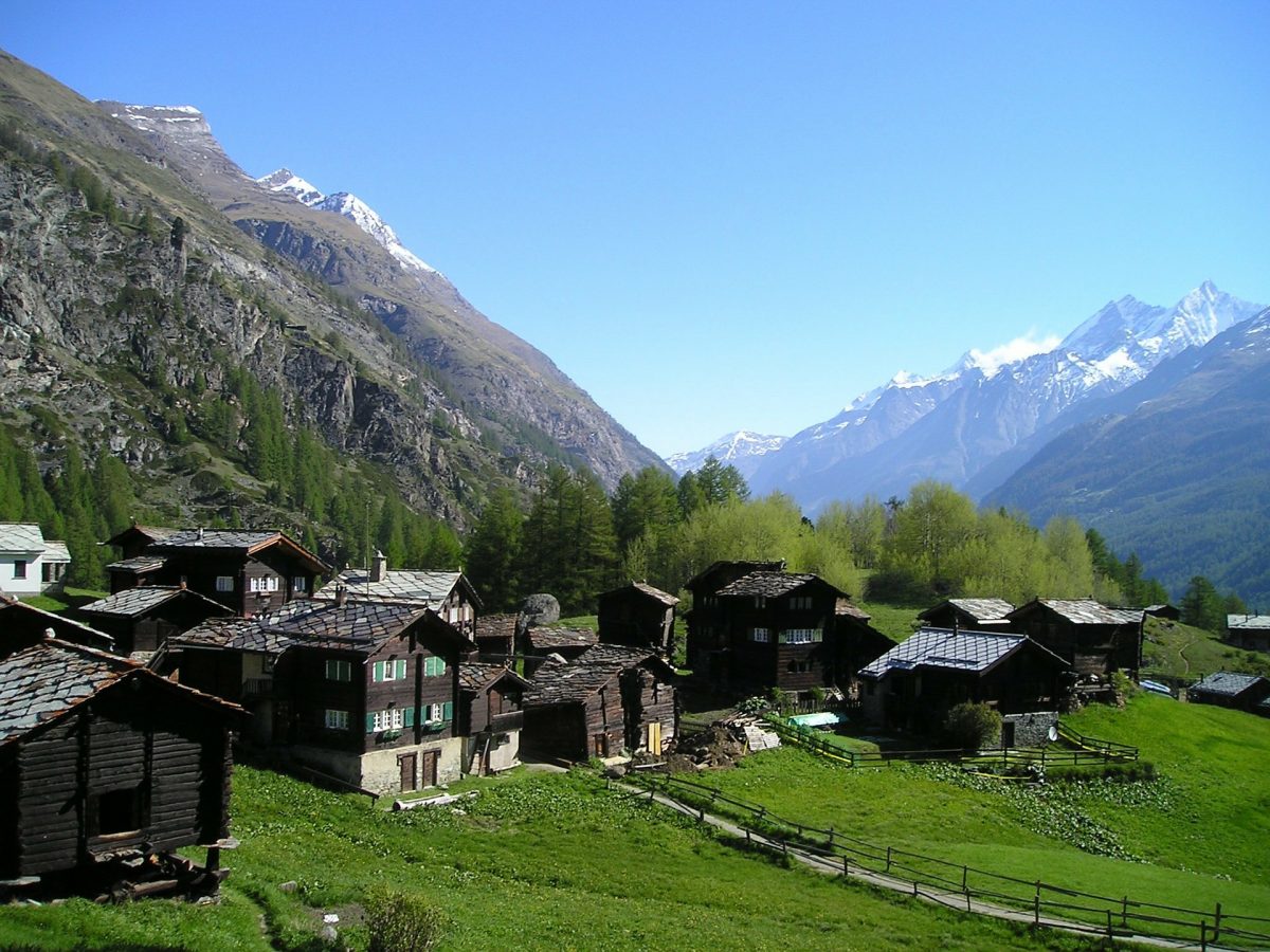 fazer esqui nos Alpes suíços