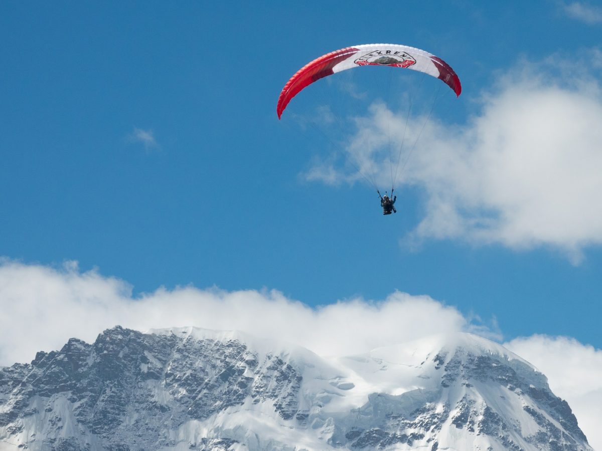 fazer esqui nos Alpes suíços
