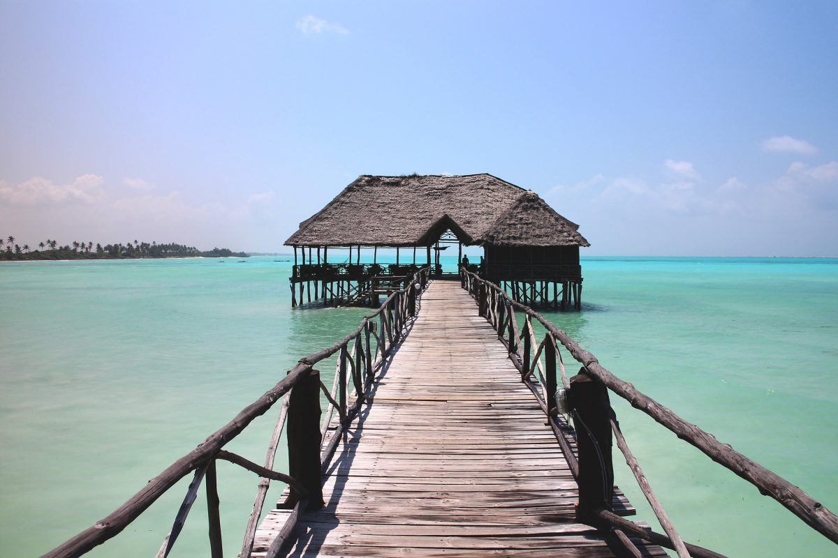 Há um paraíso na Tanzânia em tons de azul-turquesa