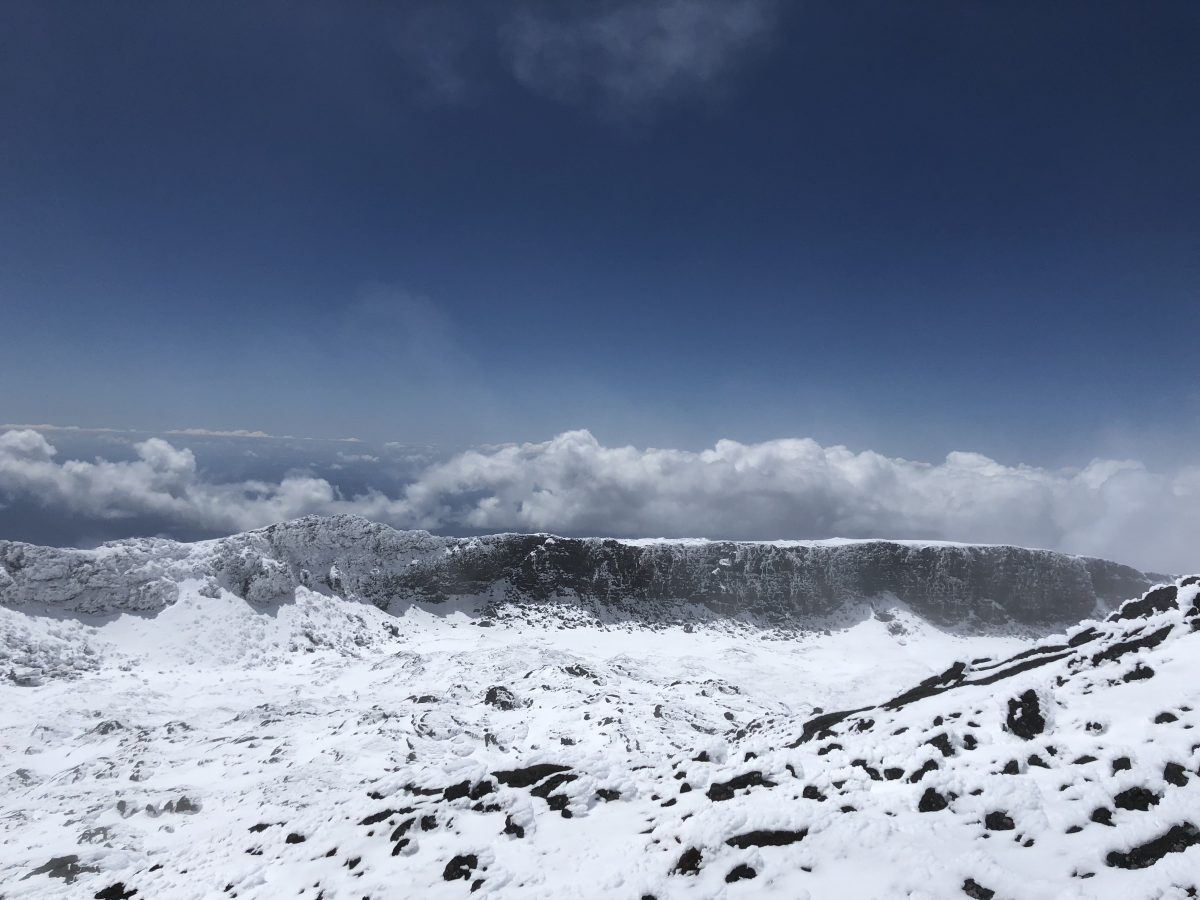 ilha do pico com neve