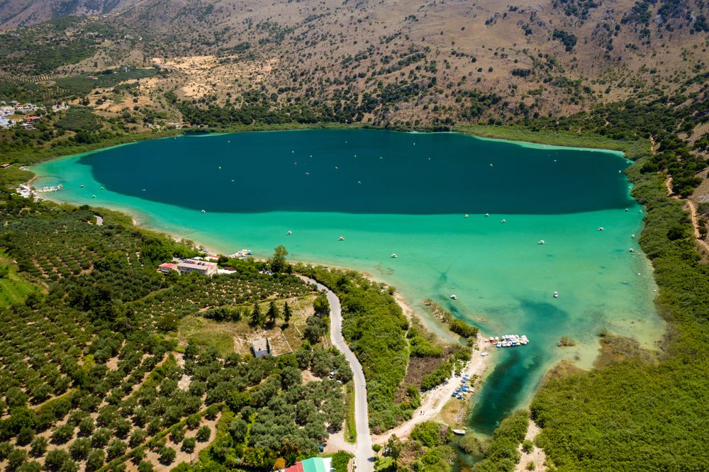 Lago Kournas / shutterstock / Richard Whitcombe