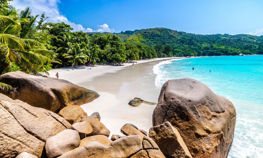 Praia Anse Lazio