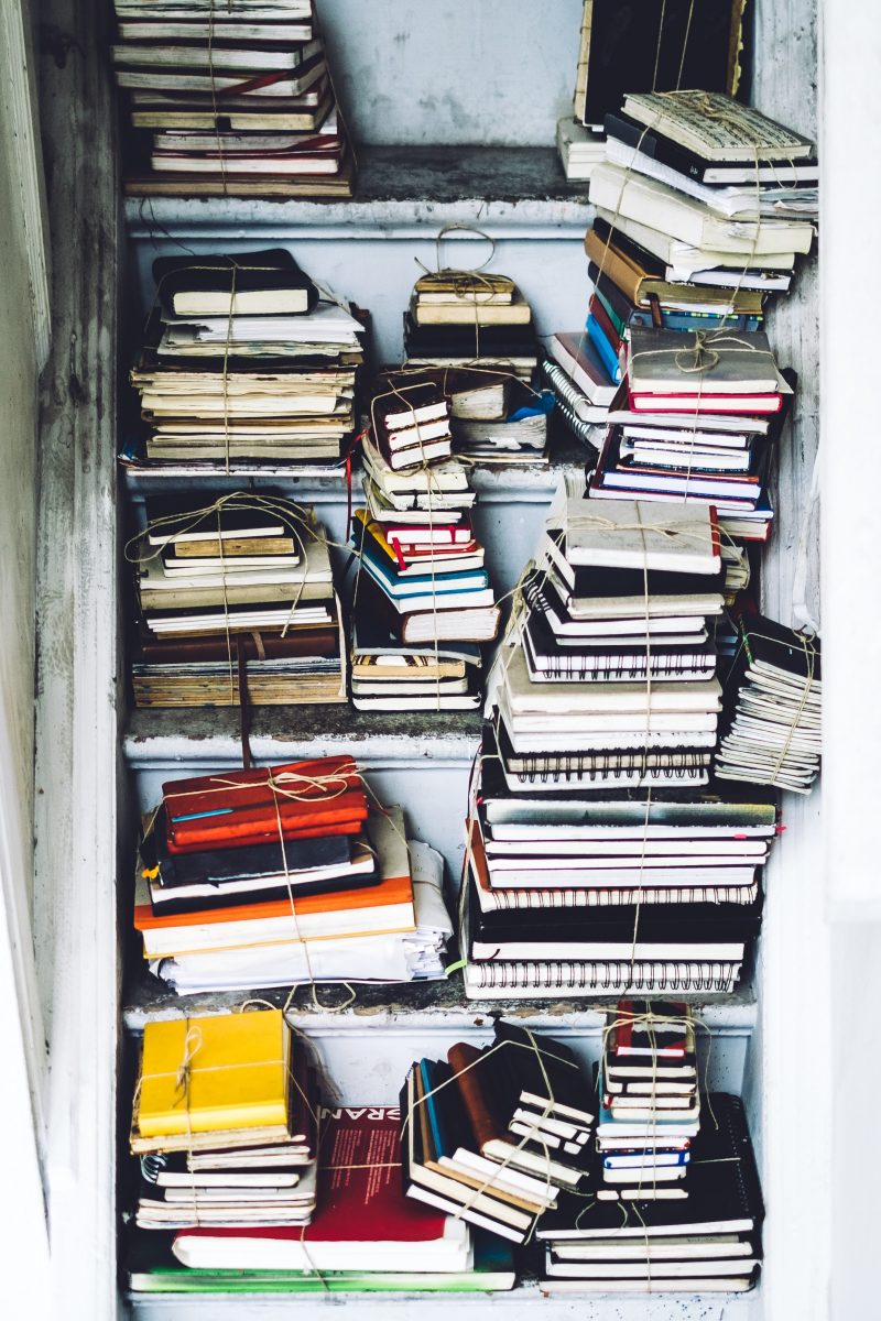 livros e cadernos