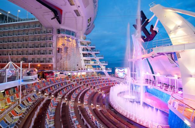Há cruzeiros que se pintam com o azul do céu: Royal Caribbean