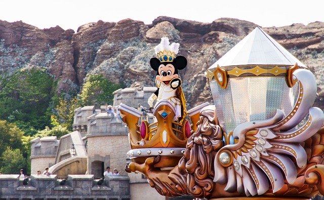 Disneyland Paris e a graça das cores e do movimento