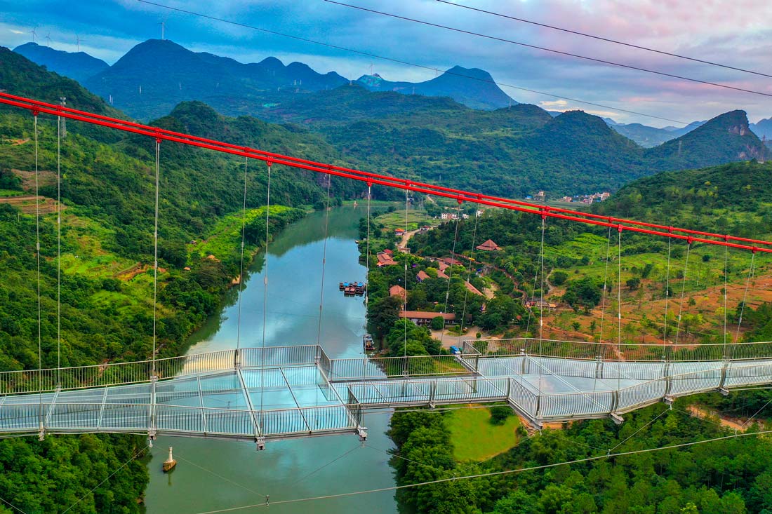Ponte de Vidro Huangchuan (China)