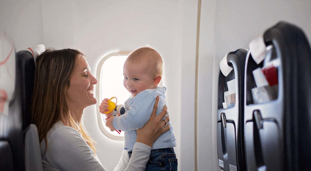 viajar de avião com crianças
