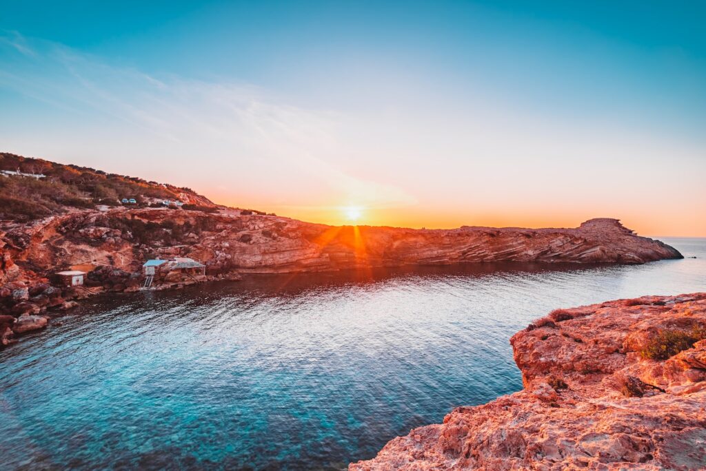 ibiza, espanha os 10 destinos mais românticos do mundo