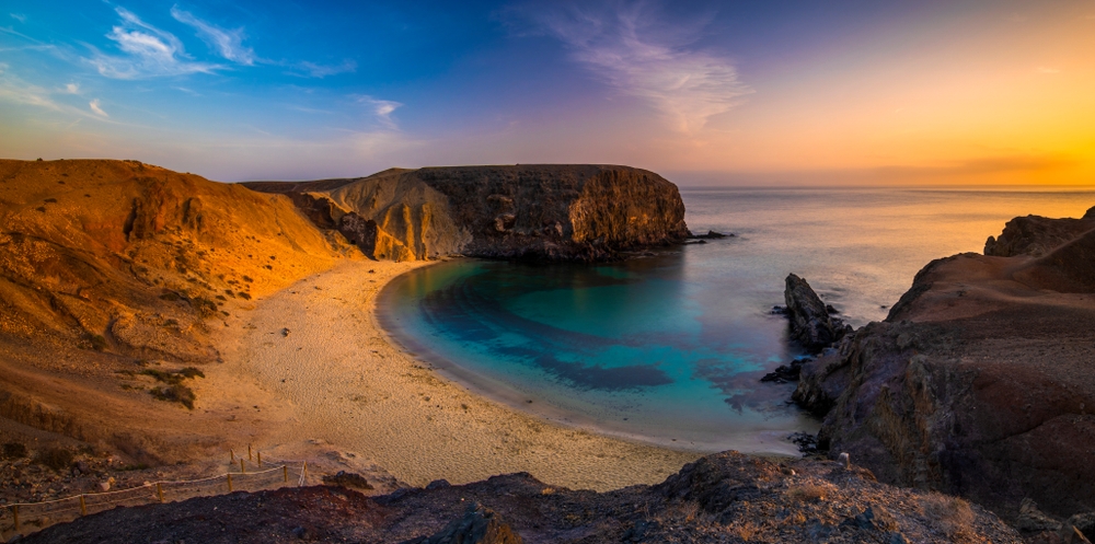 Praia Papagayo / Foto de Mike Mareen / Shutterstock
