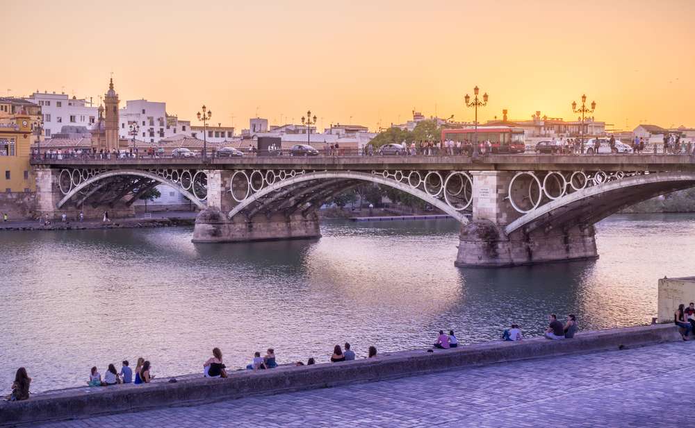 Ponte de Triana, City break Sevilha, Espanha