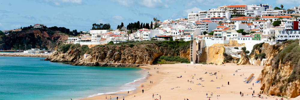 Albufeira, Portugal, Onde passar a passagem de ano, Porque se solta fogo de artifício na Passagem de Ano?