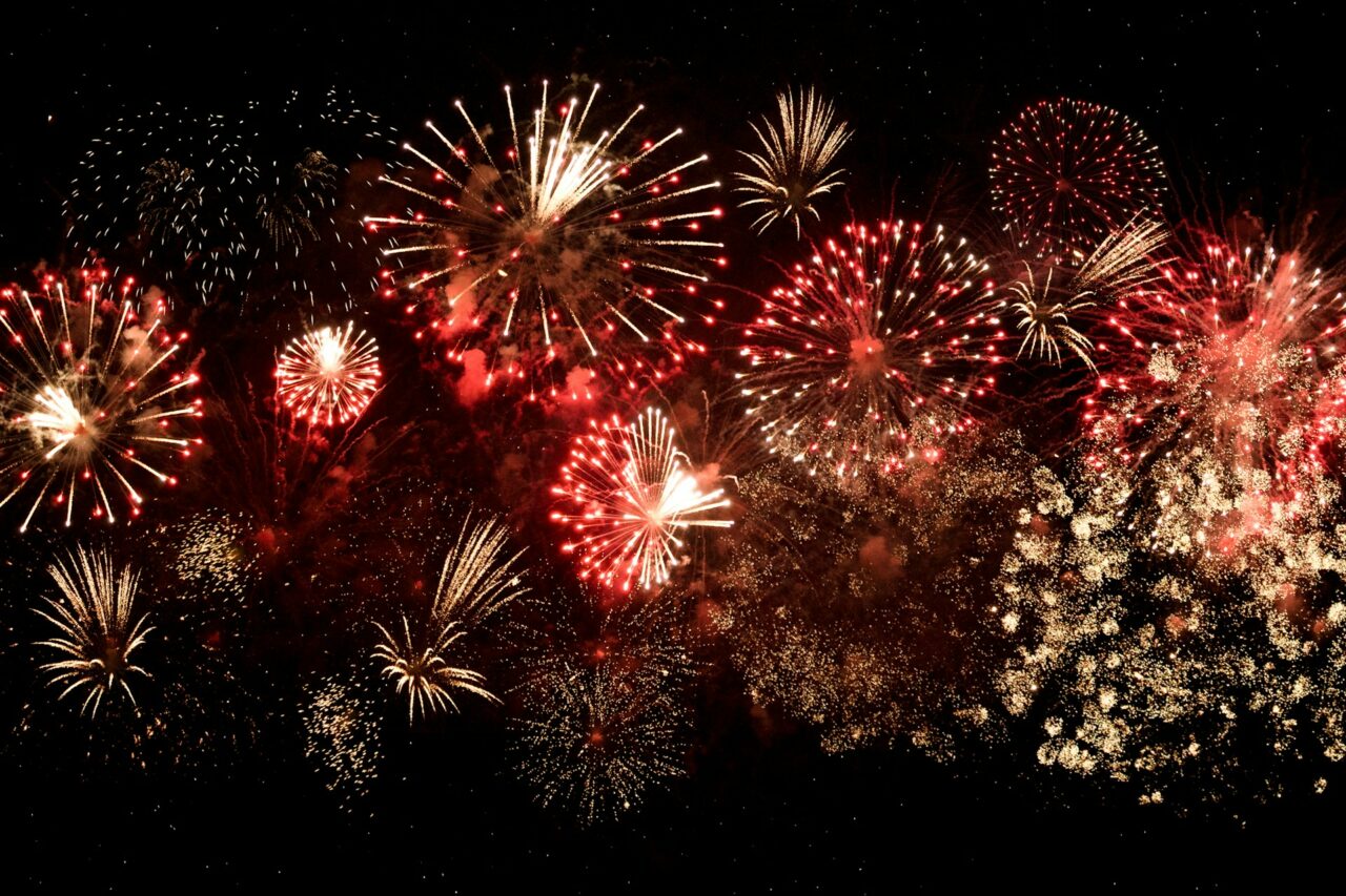 Fogo de Artifício, Porque se solta fogo de artifício na Passagem de Ano?