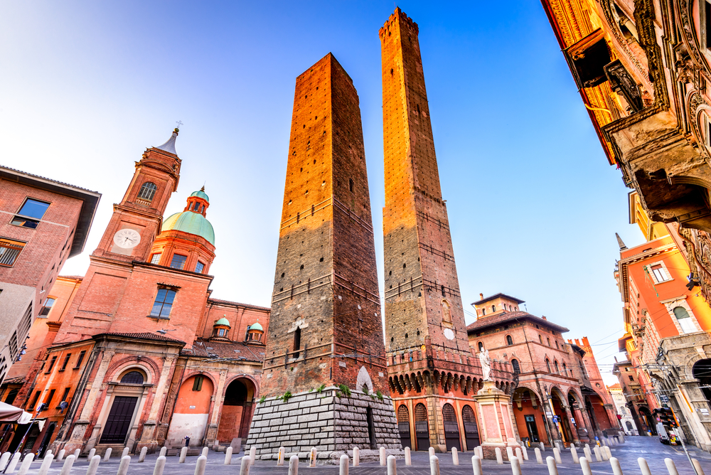 Torres degli Asnelli e Garisenda, City Break, Itália