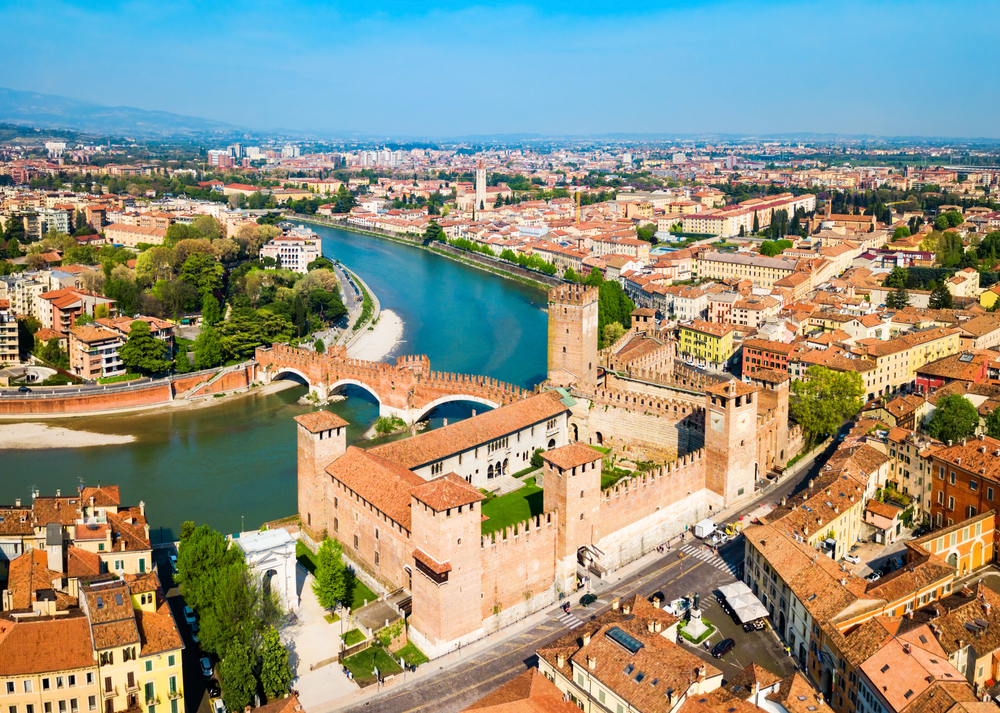 Castel Vecchio e Ponte Castelvecchio, Itália