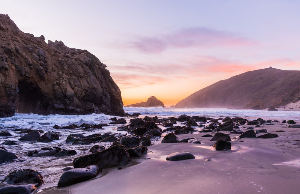 Pfeiffer Beach, Califórnia, EUA