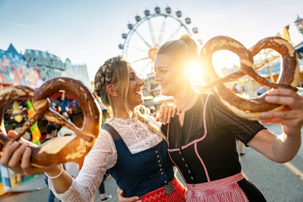 Quais as cidades que celebram o Oktoberfest?
