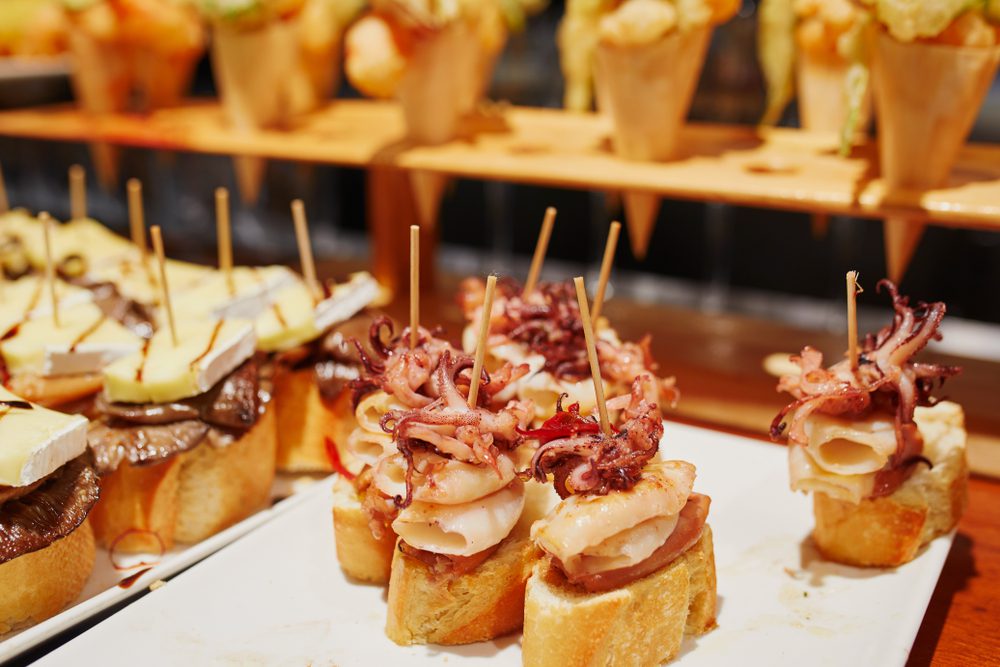 Pintxo, comida tradicional do País Basco, Espanha