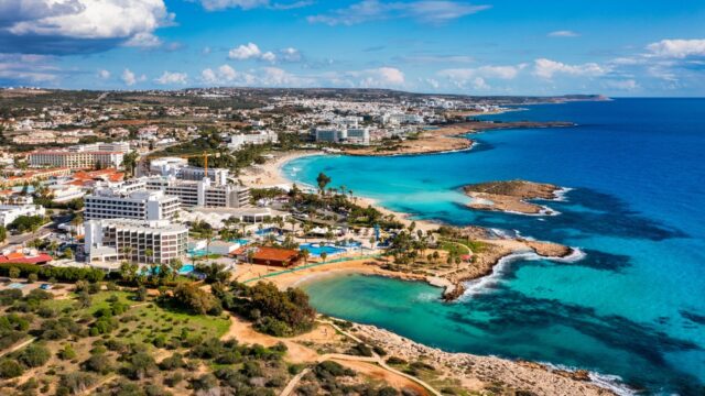 Para Onde Viajar em Outubro com Calor: Destinos para Prolongar o Verão