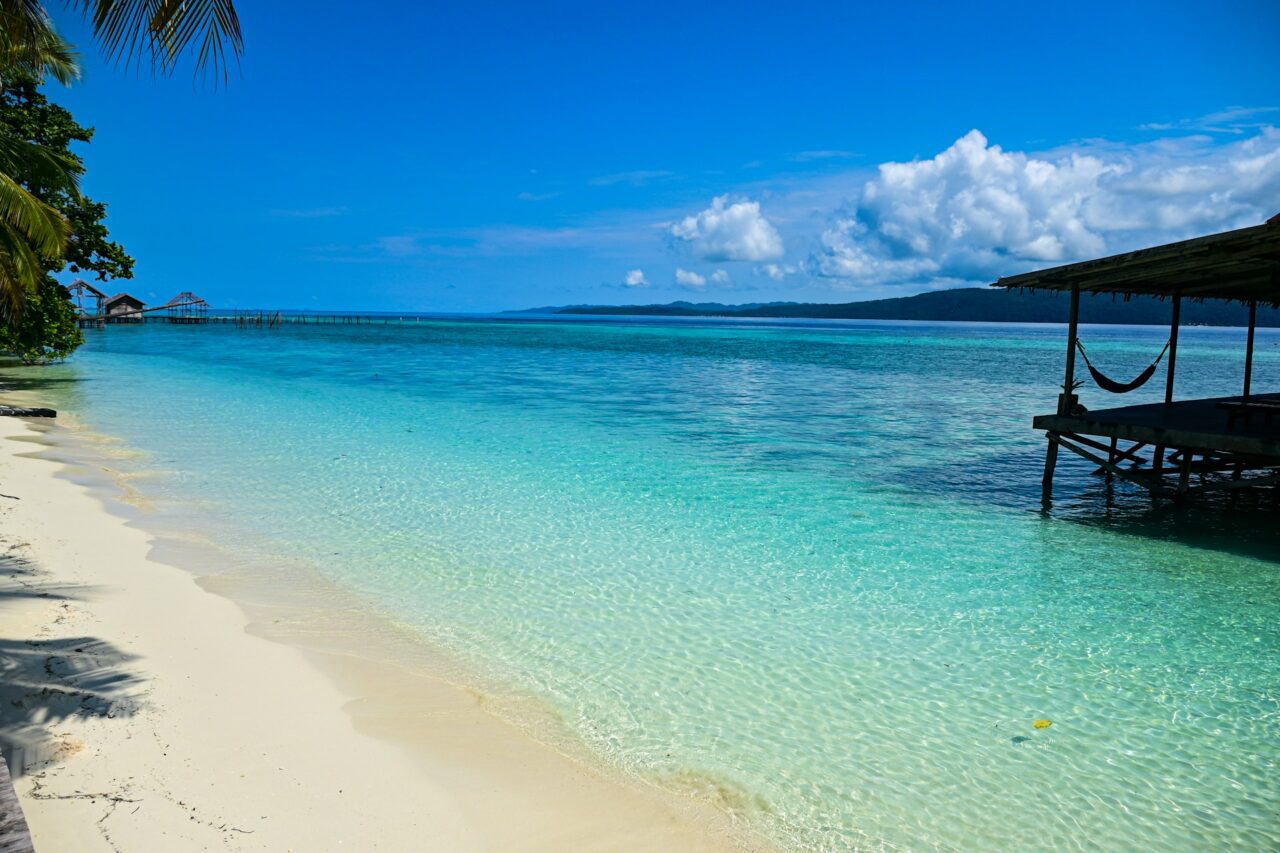 Praia em Raja Ampat