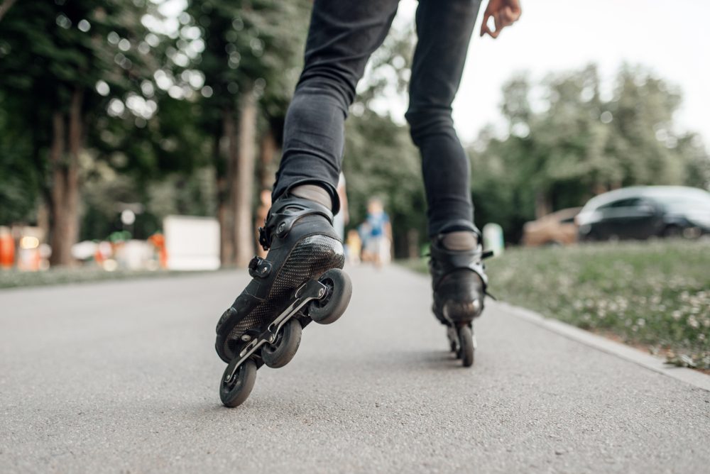 Pessoa a andar de patins