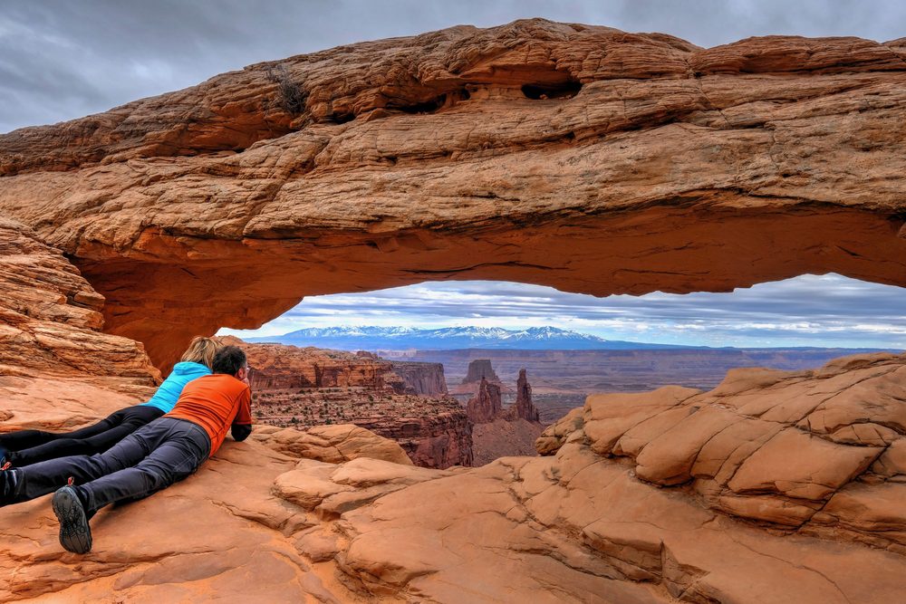 Família em Canyonlands, Utah, USA; Destinos para umas férias de aprendizagem em família