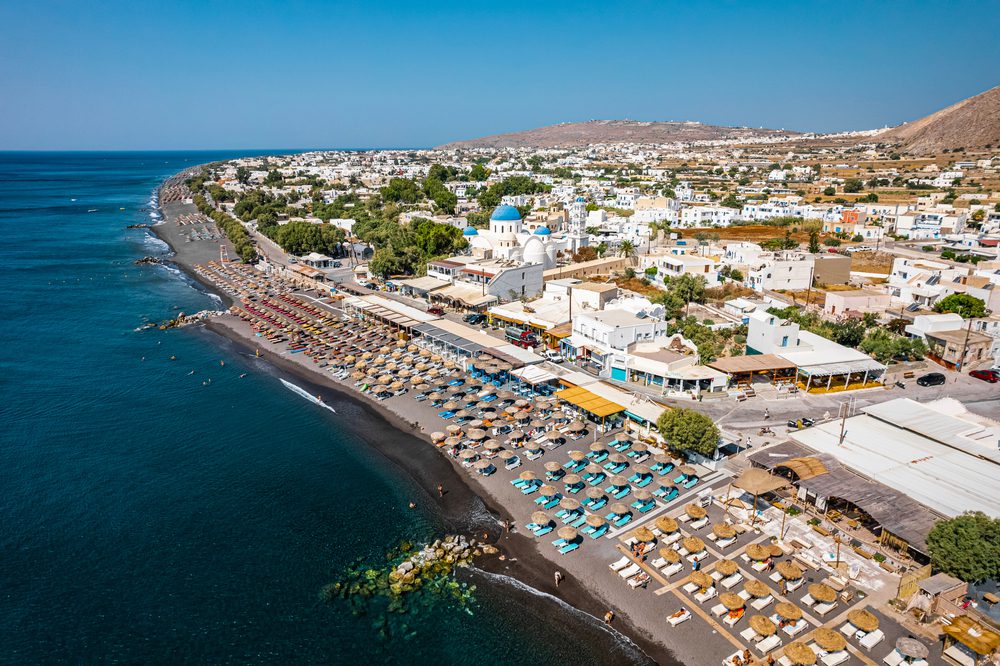 Perissa Beach, Santorini, Grécia, Praias de areia escura para descobrir
