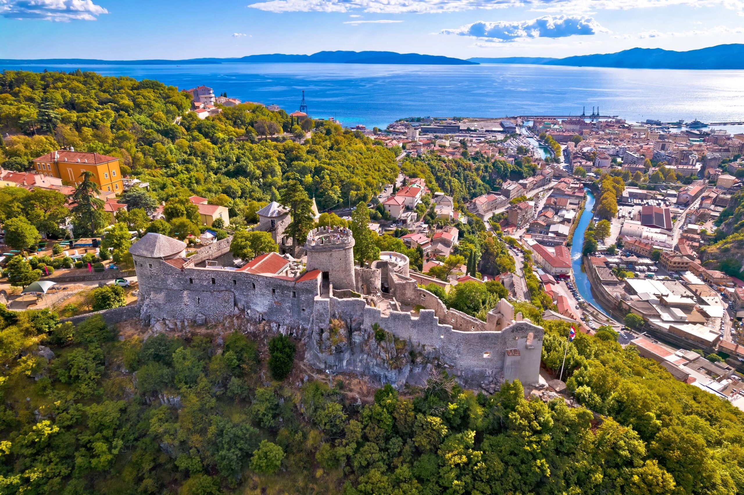 Vista Panoramica de Trsat and Rijeka / Shutterstock / autor xbrchx