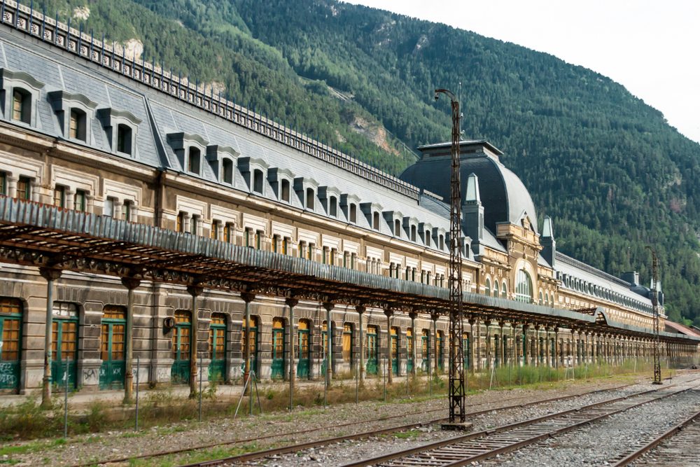 Estação Internacional Ferroviária de Canfranc, Espanha, Os mais impressionantes lugares abandonados no mundo