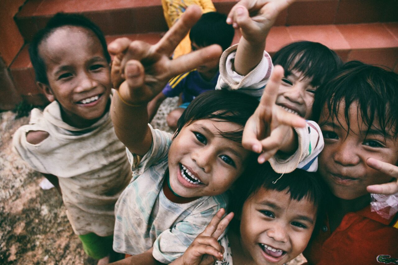 crianças vietnamitas
