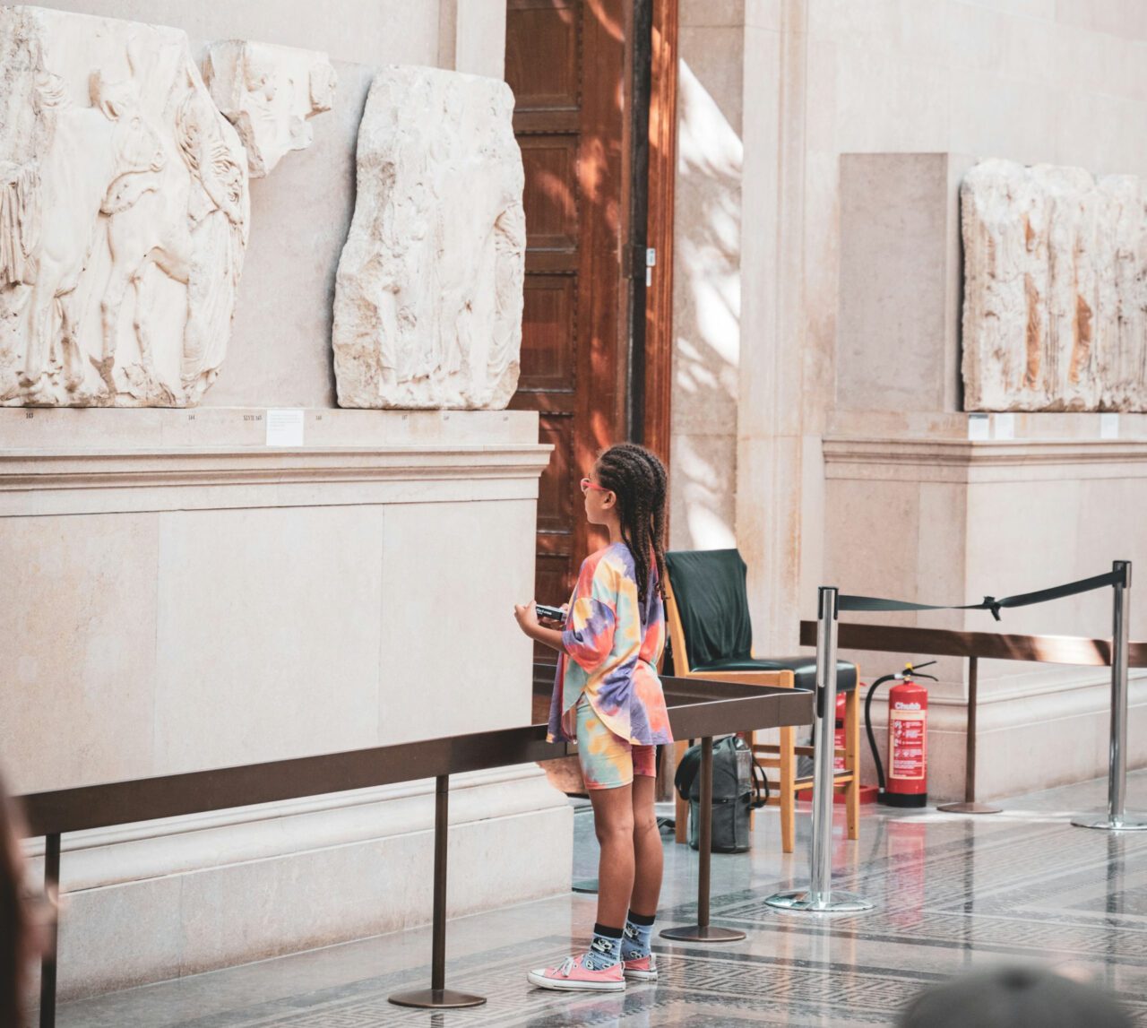 Criança num museu, Porquê é que viajar com crianças é o melhor presente que lhes pode dar