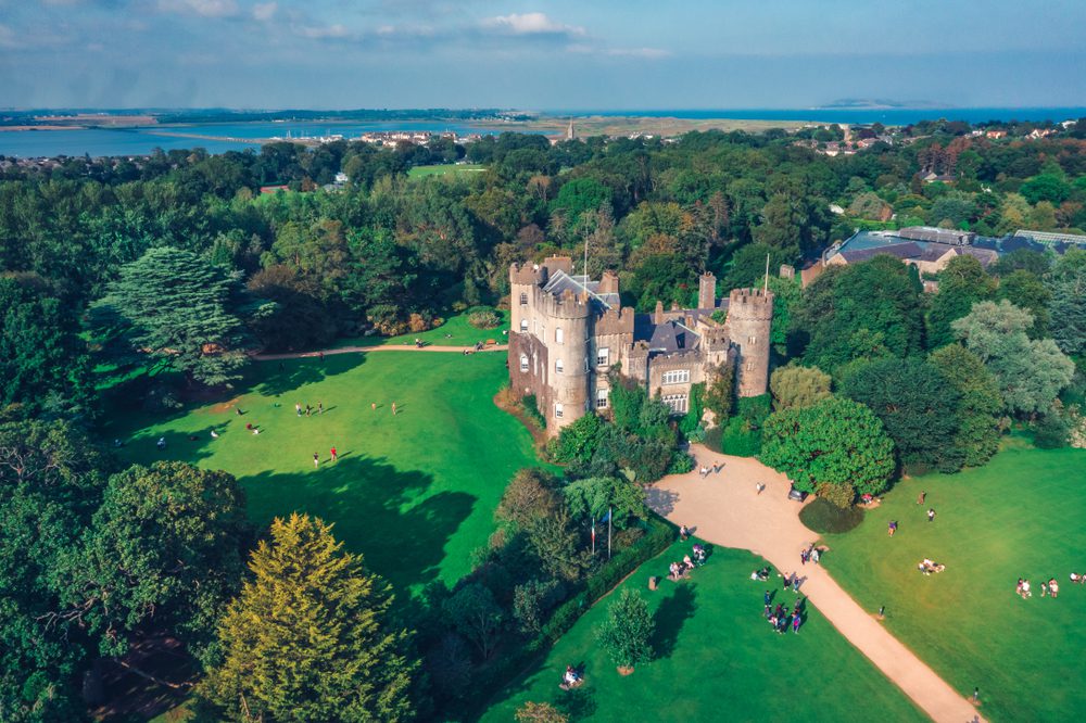 Castelo de Mahalide, Mahalide, Irlanda, Onde viajar segundo o seu signo em 2026