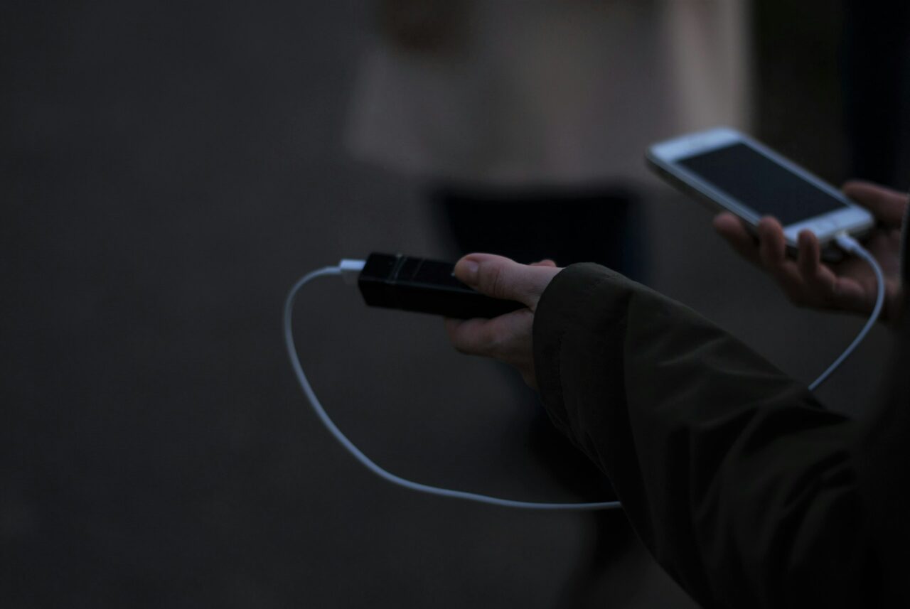 Telemóvel com powerbanck, Dicas para viajar sozinha pela primeira vez
