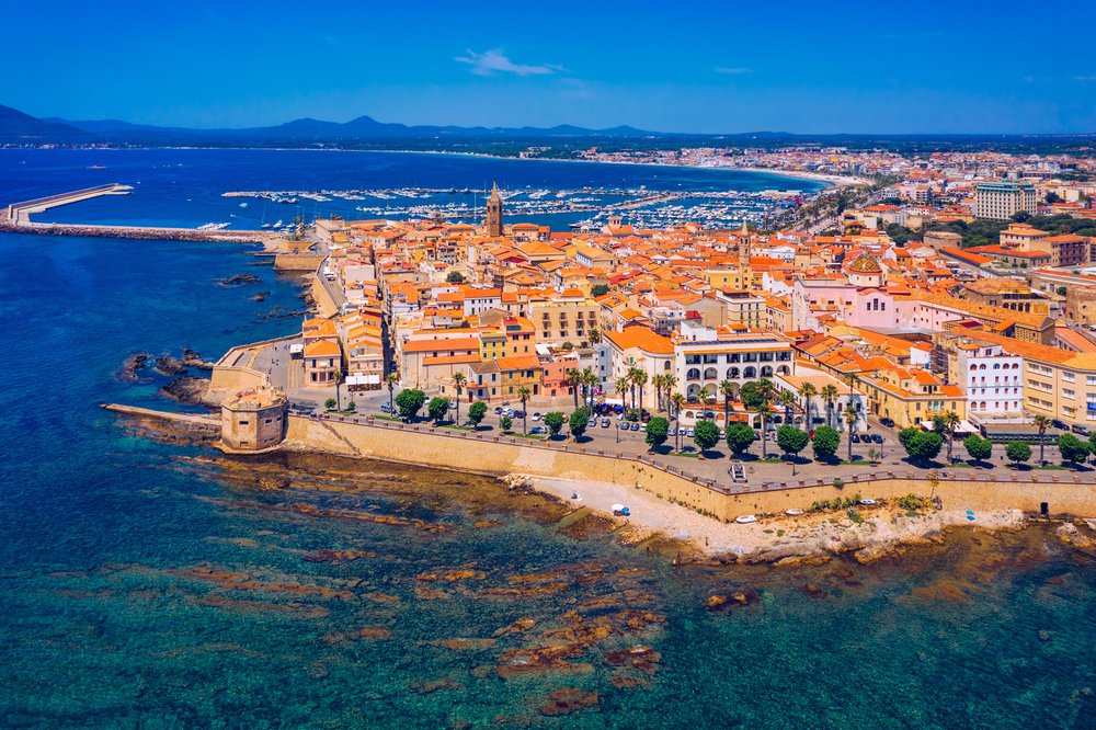 Alghero é uma das cidades com mais carácter, graças ao centro histórico.