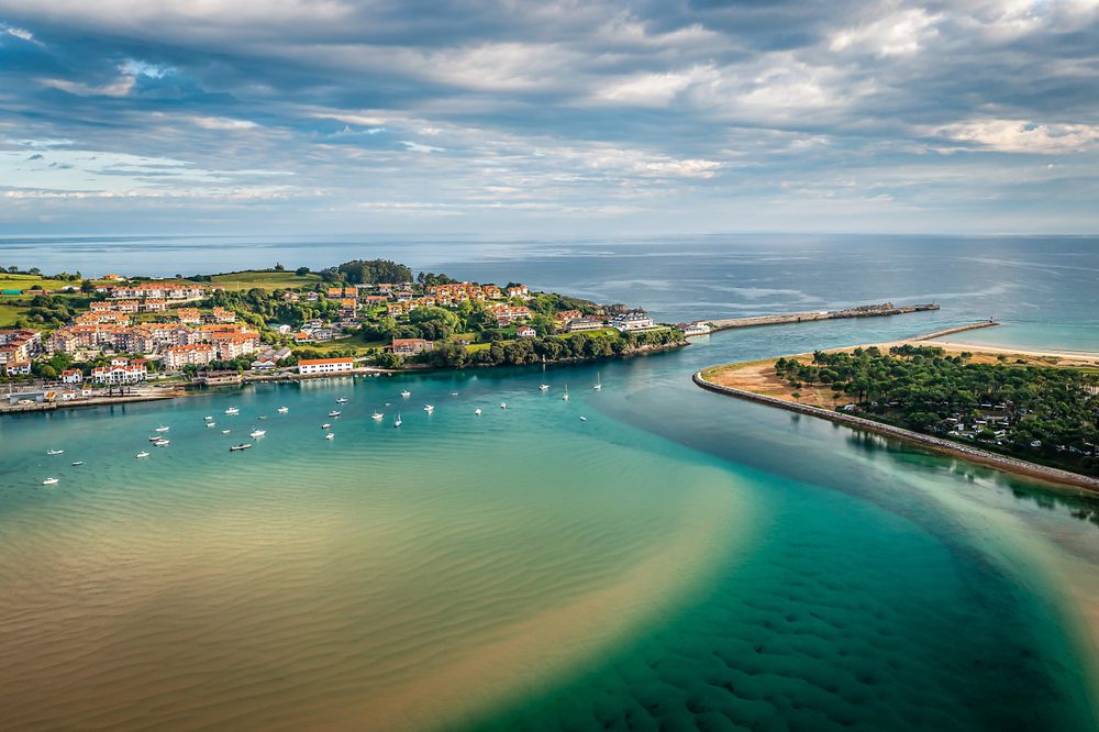 San Vicente de la Barquera distingue-se pela combinação entre mar e montanha.