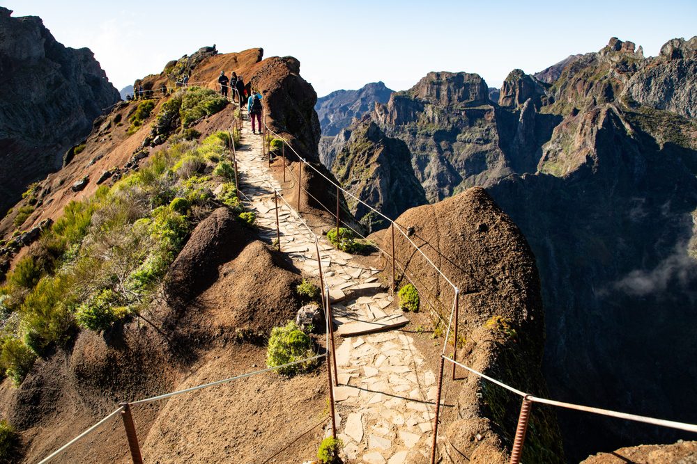 Os trilhos são uma das grandes razões para férias de aventura na Madeira.