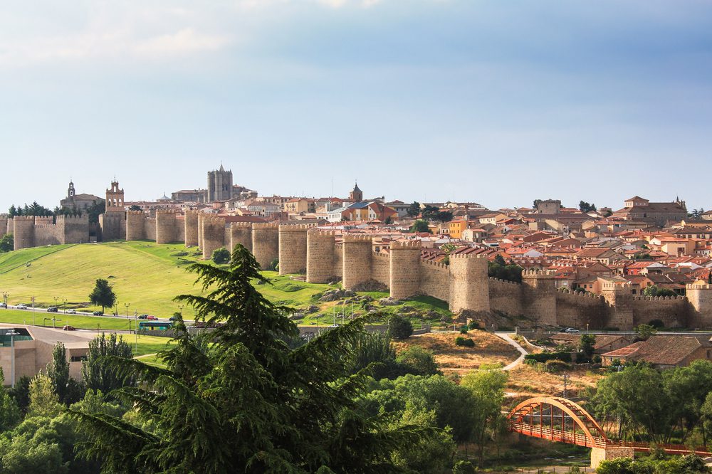Muralhas de Ávila numa das cidades secretas em Espanha
