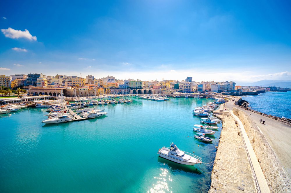 Heraklion permite incluir património, e praias conhecidas.