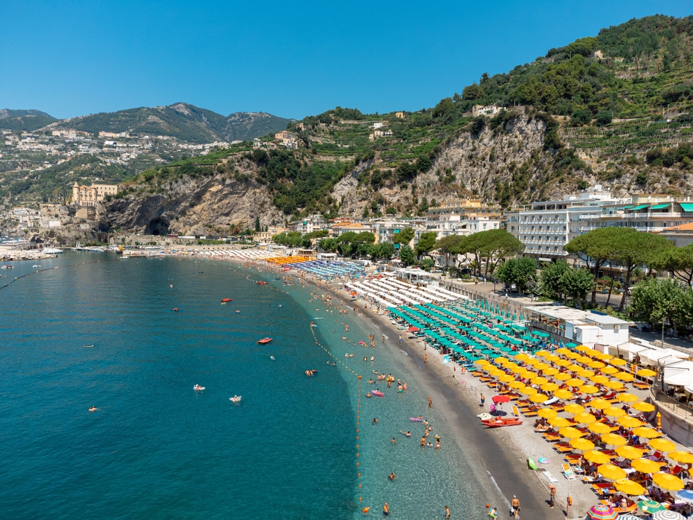 À semelhança de Vietri, Maiori tem a praia mais longa da Costa Amalfitana.