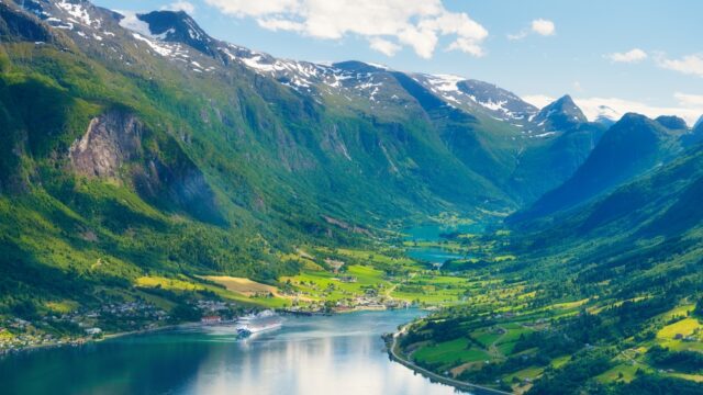 Os Cruzeiros Mais Bonitos do Mundo: Paisagens que Convidam a Embarcar