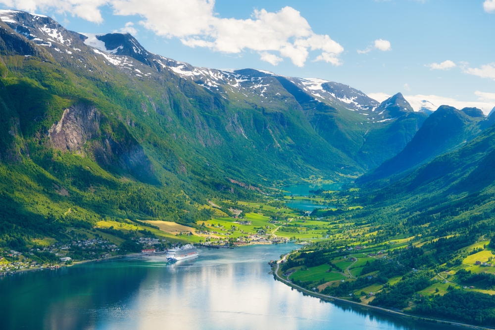 Os Cruzeiros Mais Bonitos do Mundo: Paisagens que Convidam a Embarcar